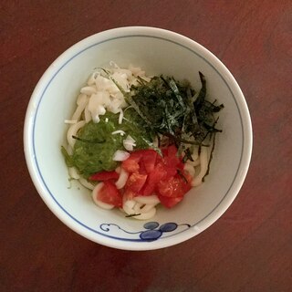 トマトとメカブのぶっかけうどん！